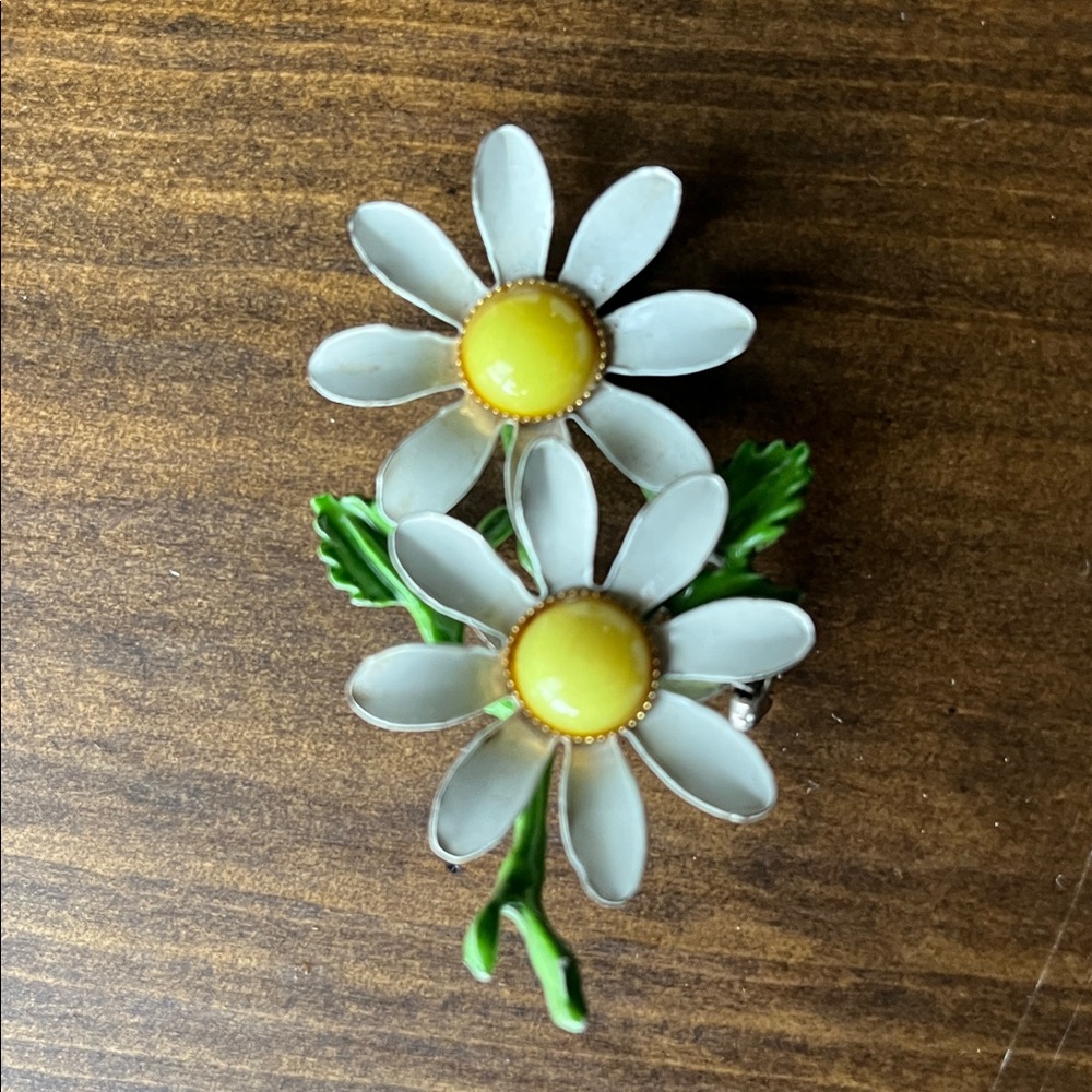 Vintage Daisy Flower Brooch